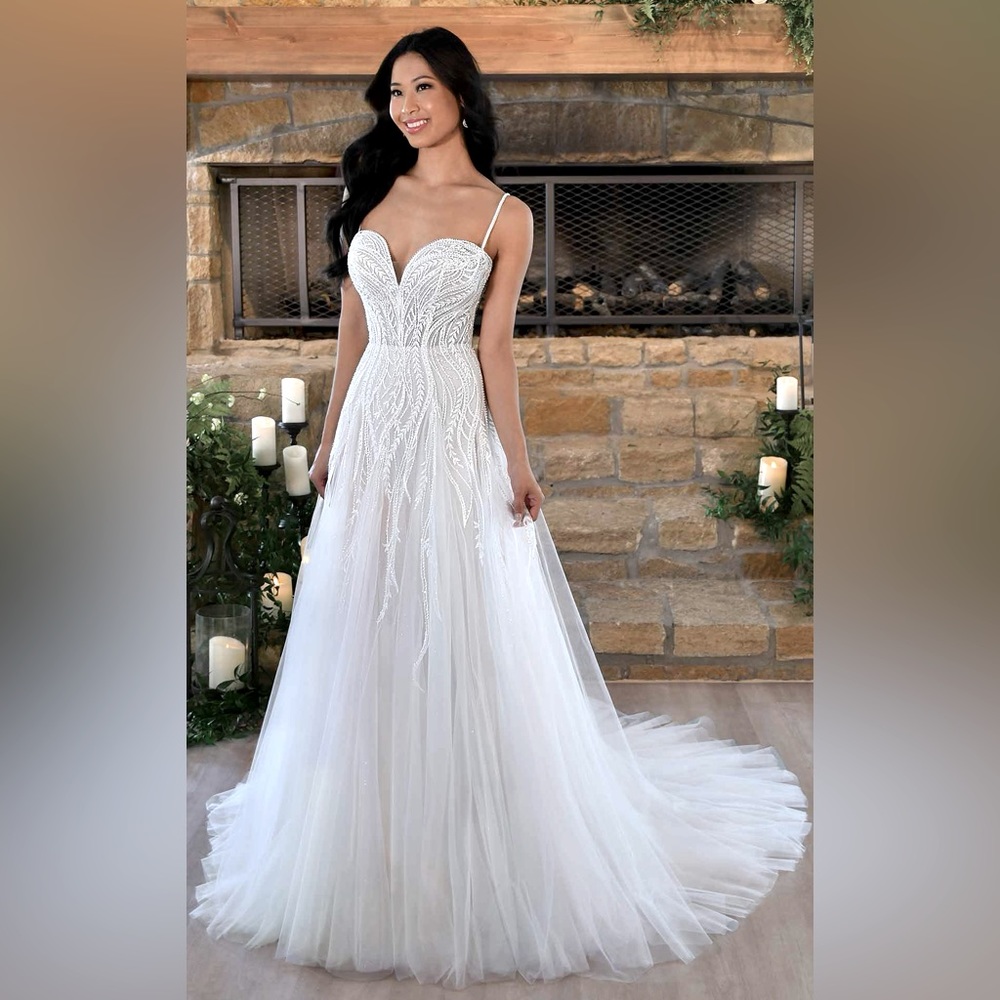 LIKE NEW Stella York 7490 Embroidery & Tulle Biscotti Gown w Ivory Tulle Plunge